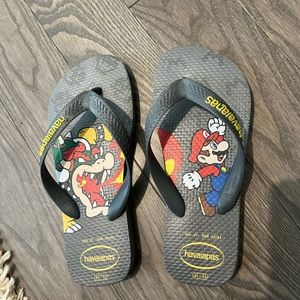 Mario Bro boys havaianas- size 2Y